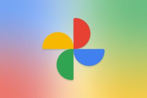 Google-Photos-logo-on-gradient-background-with-Google-colors